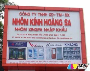 Bảng hiệu nhôm kính chất liệu mica sang trọng