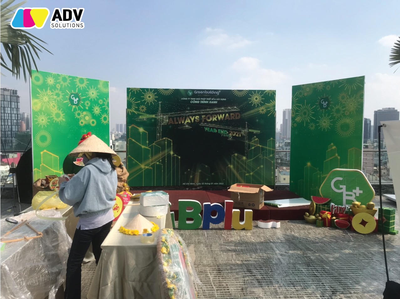 Lựa chọn chất liệu thi công backdrop sân khấu phù hợp