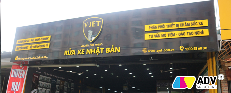 Bảng hiệu với tông màu đơn giản nhưng thu hút