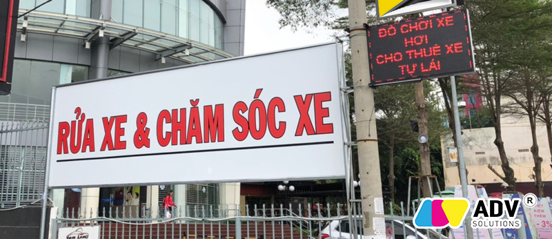 Mẫu bảng hiệu rửa xe làm bằng Hiflex có giá thành thấp phù hợp với những tiệm nhỏ