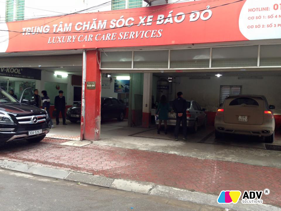 Biển hiểu ửa xe ô tô mica tone đỏ ấn tượng