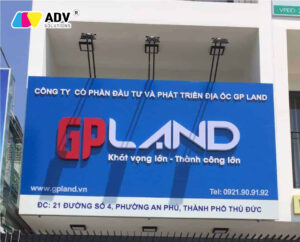 Giá mỗi mét vuông biển quảng cáo Alu có thể dao động từ 500.000 đồng đến 2.000.000 đồng.