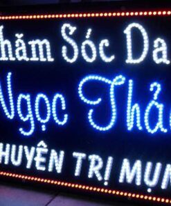 So sánh chi phí lắp đặt bảng hiệu hình chữ nhật với các loại khác